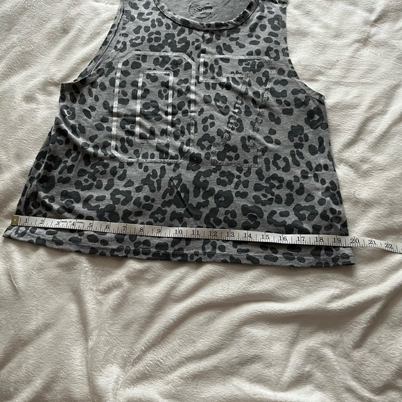 Authentic American Heritage woman’s sleeveless tee. Cheetah print - Picture 6 of 10